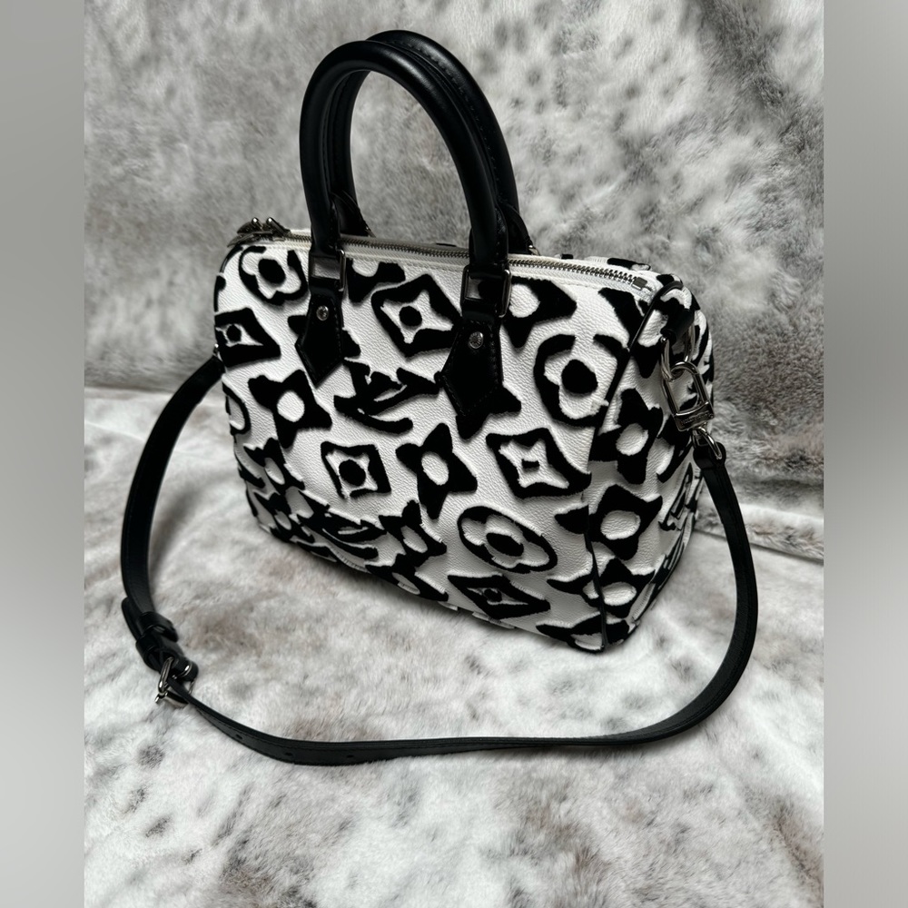 LV Speedy Bandouliere Urs Fischer Tufted Monogram Canvas 25 - Picture 10 of 15